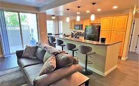 3-Bedroom Luxury Condo In The Heart Of The City